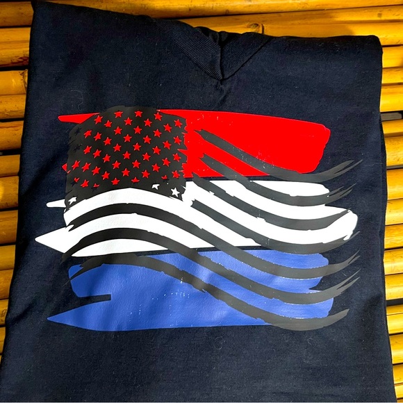 Large V-neck black T-shirt ❤️🤍💙 - Picture 1 of 3